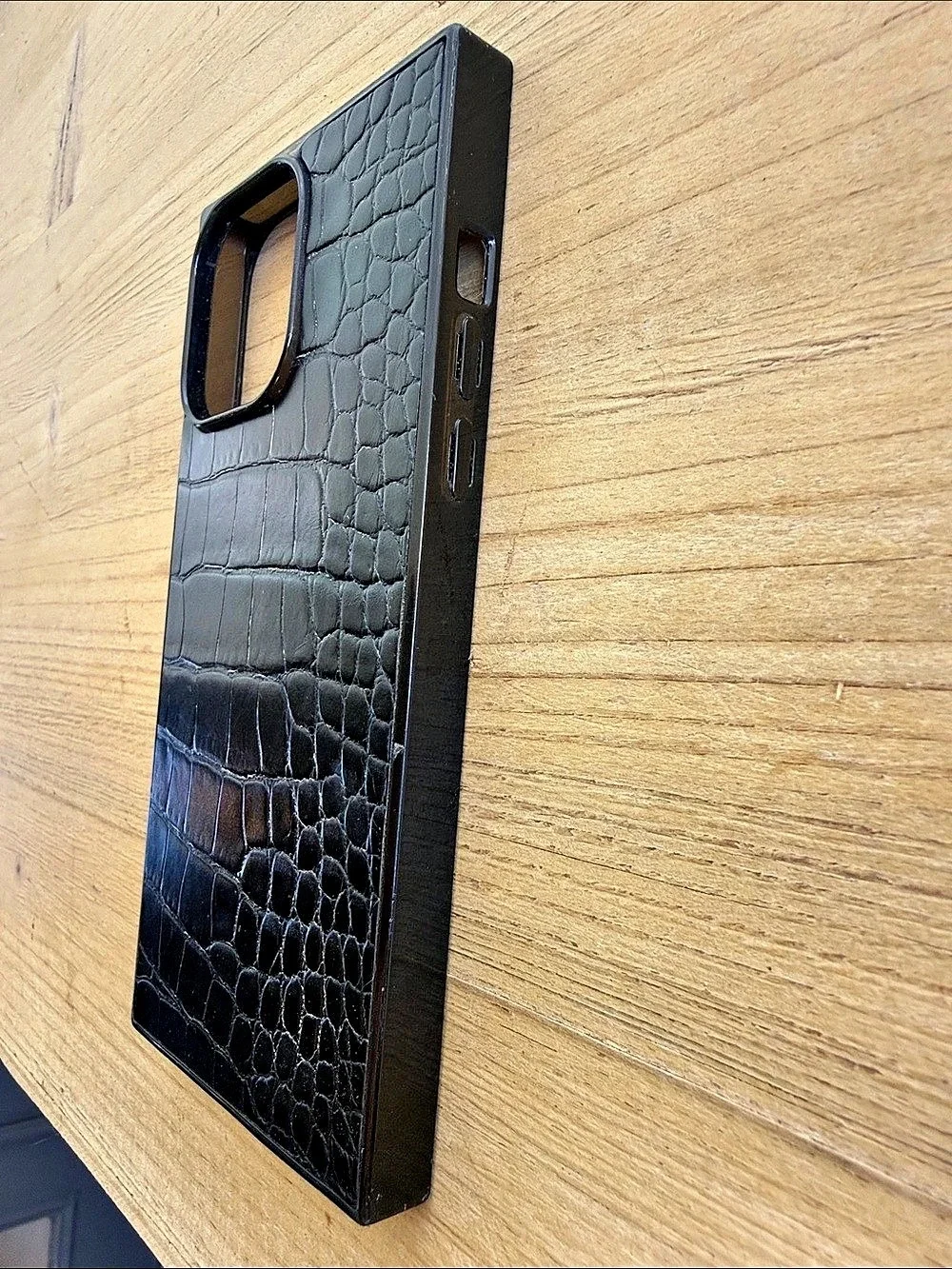 Black Crocodile-Print Phone 15 pro Case